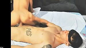 sorprendida urtando recibe polla de castigo