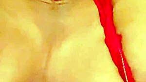 shemale's wide pussy gets filled