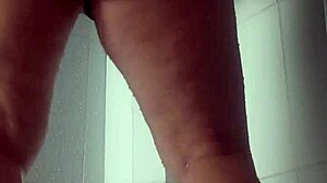 Encuentro en la ducha a la mama de mi mejor amigo