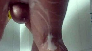 Encuentro en la ducha a la mama de mi mejor amigo