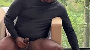 Pedreiro dotado fode a patroa gostosa sem camisinha no meio da obra