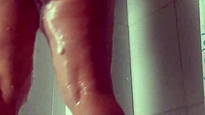 Encuentro en la ducha a la mama de mi mejor amigo