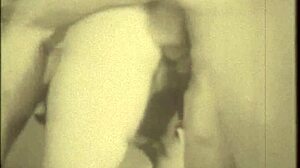 Bunici foarte bătrâne excitante în scenă retro de grup