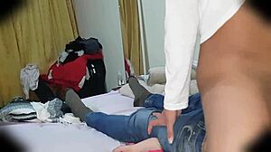 Mi padrastro tiene un rico pene me gusta subirme encima de él