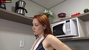 Como é gostoso fuder o cuzinho da minha empregadinha safada na cozinha com blowjob e anal