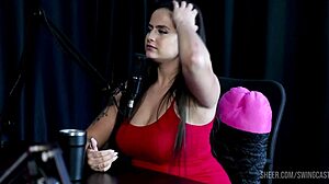 Compilados da Burguesa swings with Tifany Rocha and Raphaela Savanah in part 1 on Sheer Red.