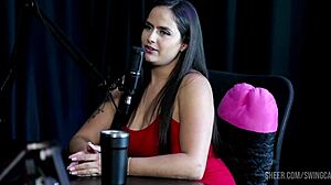 Compilados da Burguesa swings with Tifany Rocha and Raphaela Savanah in part 1 on Sheer Red.