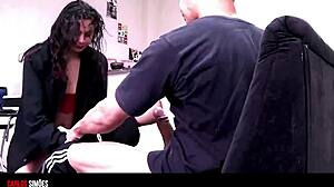 morena novinha hanging out with athletic roommate