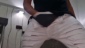 ansima e geme sborrata densa in primo piano - dialogo sporco italiano