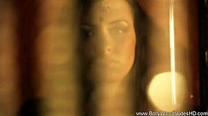 i find this brunette babe super sexy dancing naked