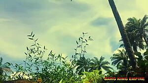 에보니 밀프가 도그스타일 페이셜로 길에서