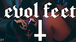 my feet worshipped by horny sluts in 3some