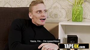 Порочният студент връзва горещата зряла учителка за перверзни забавления