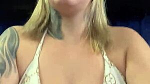 Wet amateur flashes pussy at gym during public cardio test