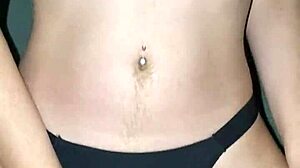 VAGABUNDA SENTANDO E GOZANDO NA ROLA DO VAGABUNDO