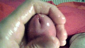 Oiled Solo Amateur Reaches Intense Orgasm With Cum