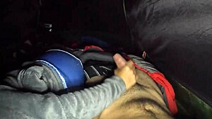 fui de camping con mi hermanastra culona y la penetro en la carpa