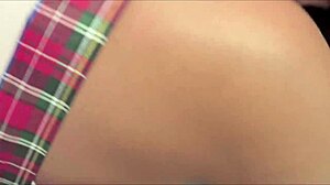 Colegiala Desesperada por Verga en POV Primera Vez