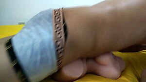 男人用大鸡巴狂野玩性爱娃娃