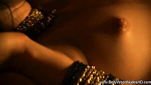 i find this brunette babe super sexy dancing naked