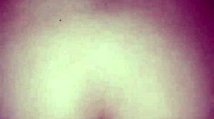 me muero por verla sentarse en mí en acción grupal salvaje