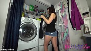 watch me take clothes out of the dryer with very short shorts 😏