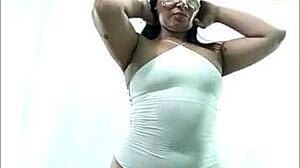 Latina slut claps her big ass in lingerie