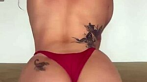 Slut shows off while masturbating with buttplug!