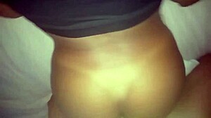 essa novinha sabe rebolar em uma pica