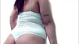 Latina slut claps her big ass in lingerie