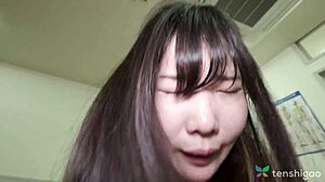 통통한 갈색머리 Shori Arakawa가 병원에서 하드코어 섹스, 라이딩과 도기스타일, 면도한 보지로