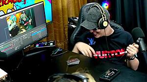 a novinha safada levantou e mostrou o cuzinho ainda piscou na c�mera bem gostoso para voc�s oque ela merece - bruna lambertini & isa moura