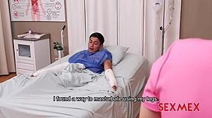 V nemocnici milá sestra Nicole Zurich pečuje o pacienta