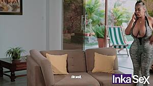 Üvey Anne Milf Nerd Oğluna İlk Vajinal Deneyimini Duygusal Olarak Yönetiyor