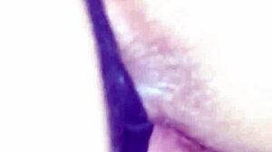 espiando a la zorra de mi hermanastra me descubre y la muy puta me pide que la folle en cuatro