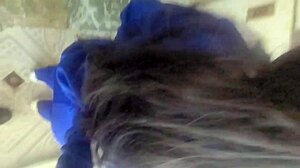 抓到拉丁女学生在学校厕所快速做爱？