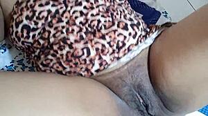 Horny Indian Babe Masturbates With Fingers to Keep Squirting