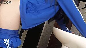 抓到拉丁女学生在学校厕所快速做爱？