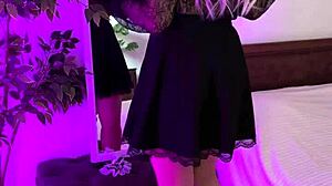 Wow, this gorgeous mature rocks a sexy garter belt!