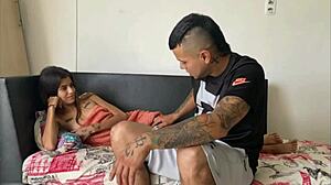 Хей, обичам да съм сама вкъщи със заварен брат за пълната история!