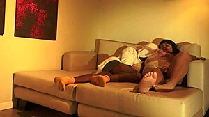 mi padrastro me llena la conchita de leche