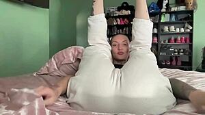 I didn't wear panties today, check my feet