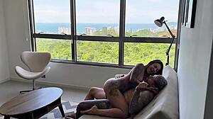 sonhei que estava gozando e acordei fudendo gotosinho de frente ao mar