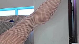 Stick vibrator in my ass, come jerk off with me!