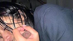 MI HERMANASTRA ME VISITA POR LA NOCHE Y ME DA UNOS RICOS SENTONES