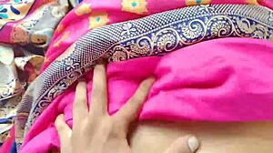 खटिये पे लिटा कर कामवाली बाई कि काउ पोजिसन मे चुदाई