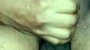Bodybuilder engages in dirty talk while masturbating to two cumshots at home