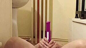 2024 08 27 esclave f mange a la gamelle