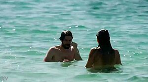 regina blandón pezón en como novio de pueblo 2019 bikini tits scene