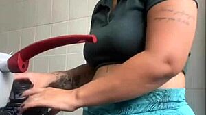 Big Pussy Flashing Exhibitionist Shows Swollen Rachada Intensely